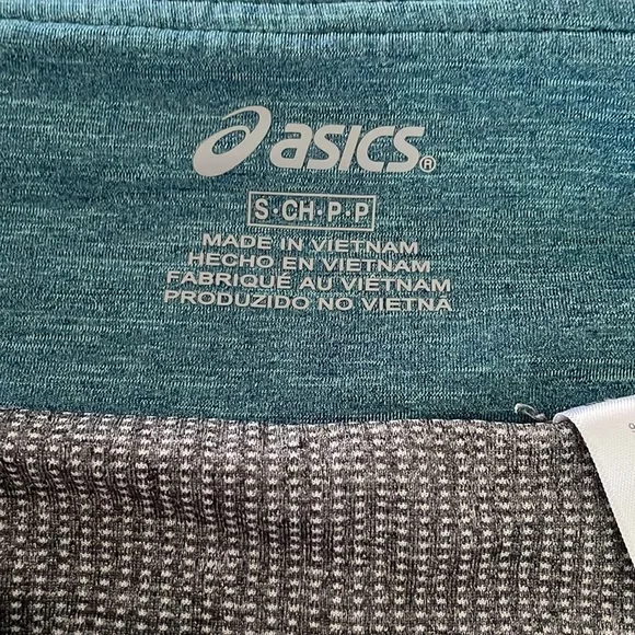 ASICS running shorts - Picture 2 of 3
